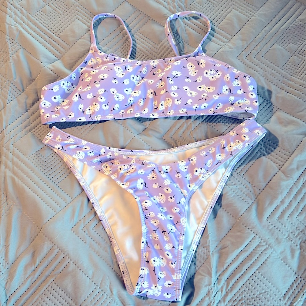 Medium American eagle lavender bikini!